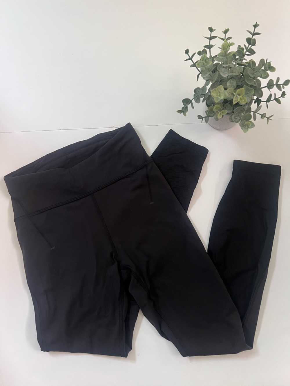 Lululemon Everlux and Mesh High-Rise Tight 25" Black Size 4